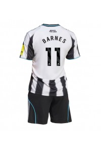 Newcastle United Harvey Barnes #11 Babyklær Hjemme Fotballdrakt til barn 2025-26 Korte ermer (+ Korte bukser)